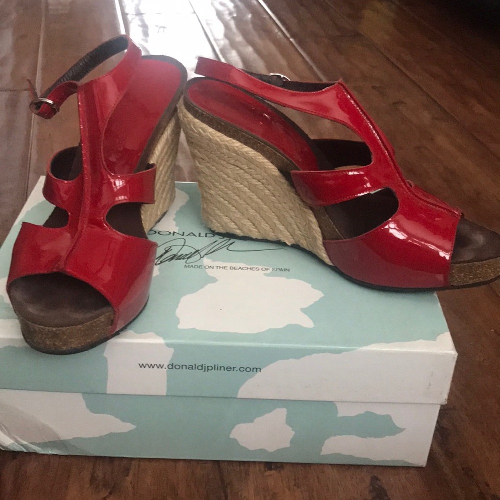 Donald Pliner red patent leather platform  sz 7.5